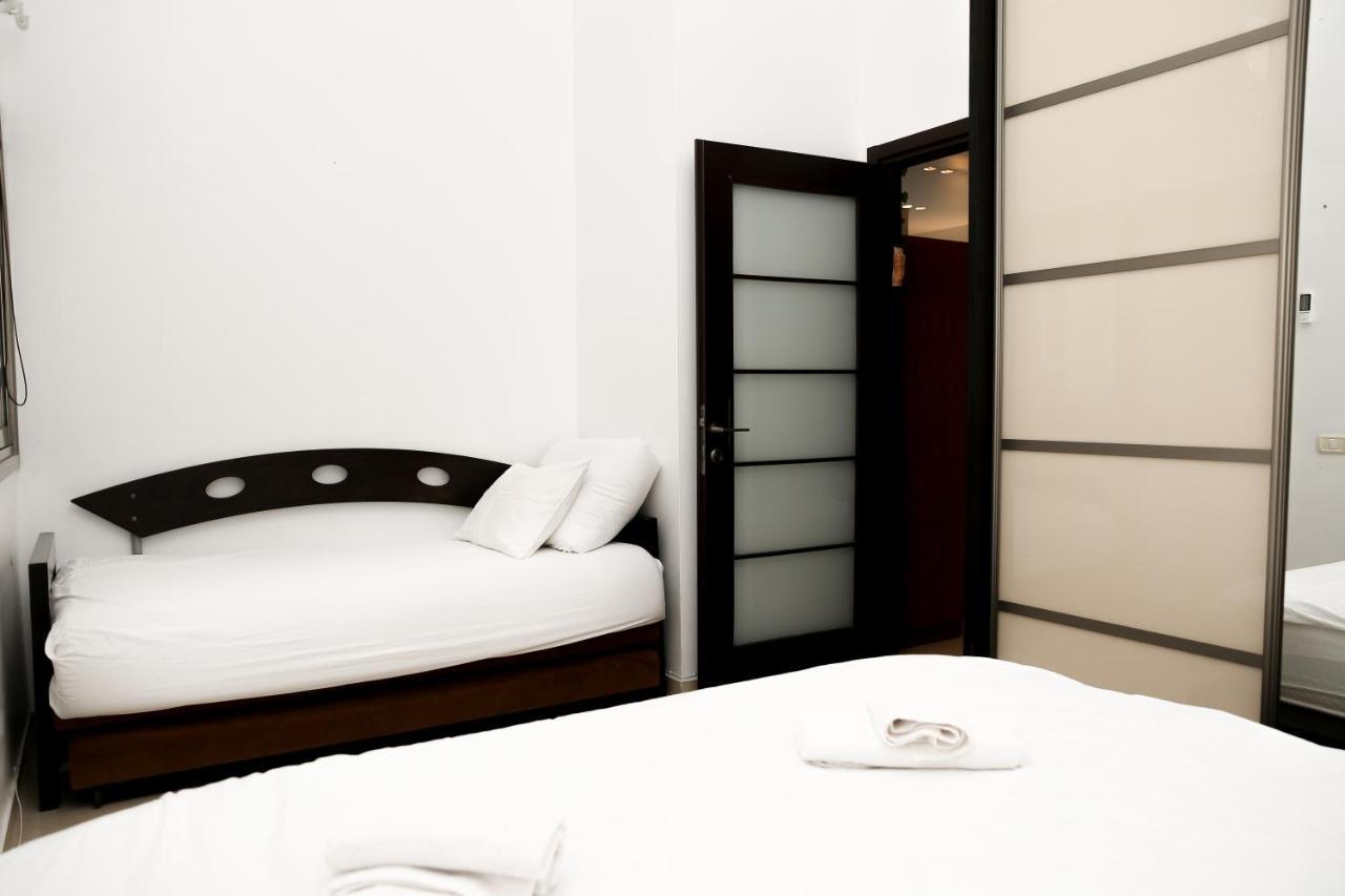 Sea View Apartment Prime Location On The Beach Тел Авив Екстериор снимка