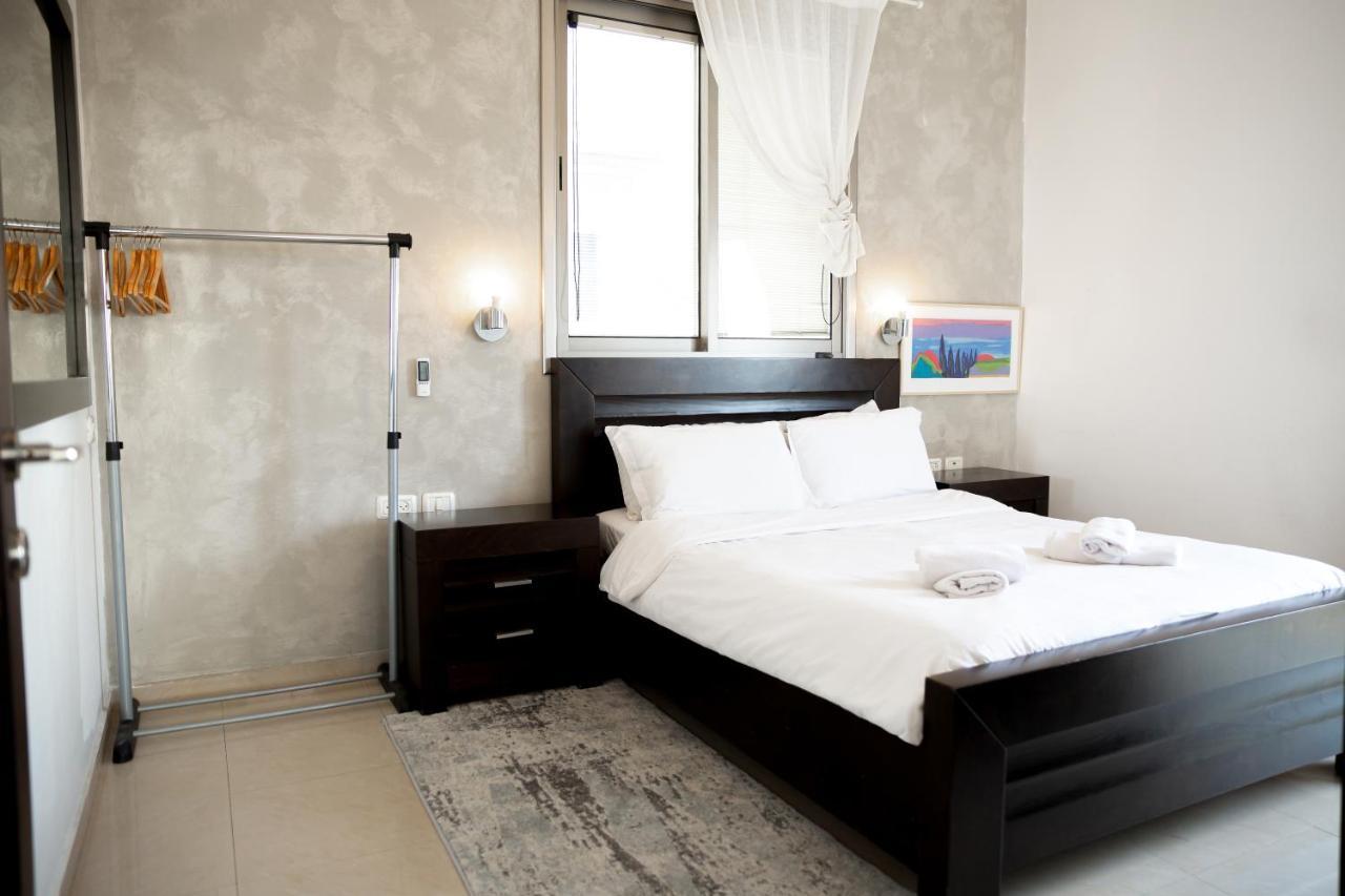 Sea View Apartment Prime Location On The Beach Тел Авив Екстериор снимка